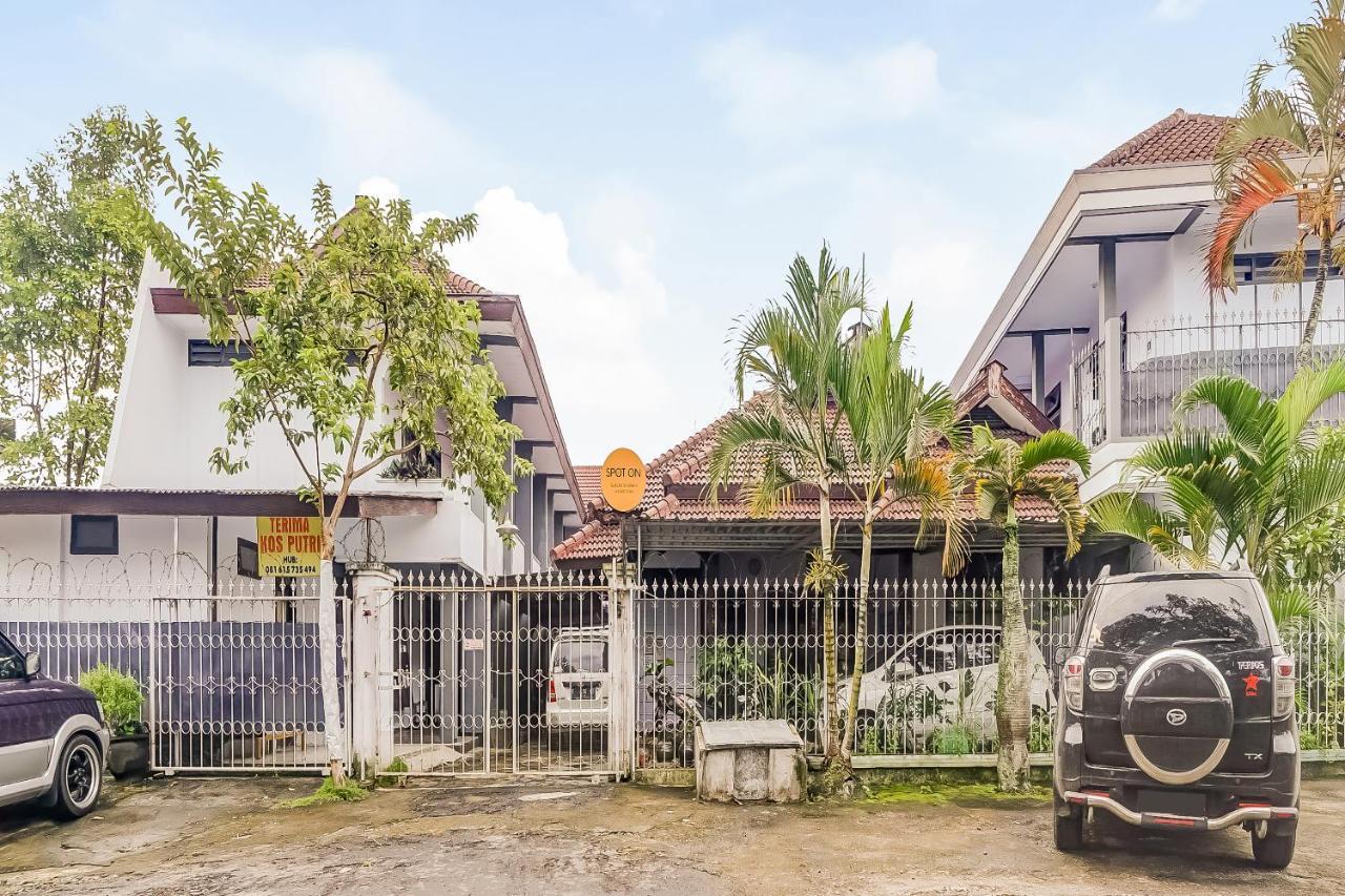 Spot On 90797 Sukun Syariah Homestay Malang Exteriör bild