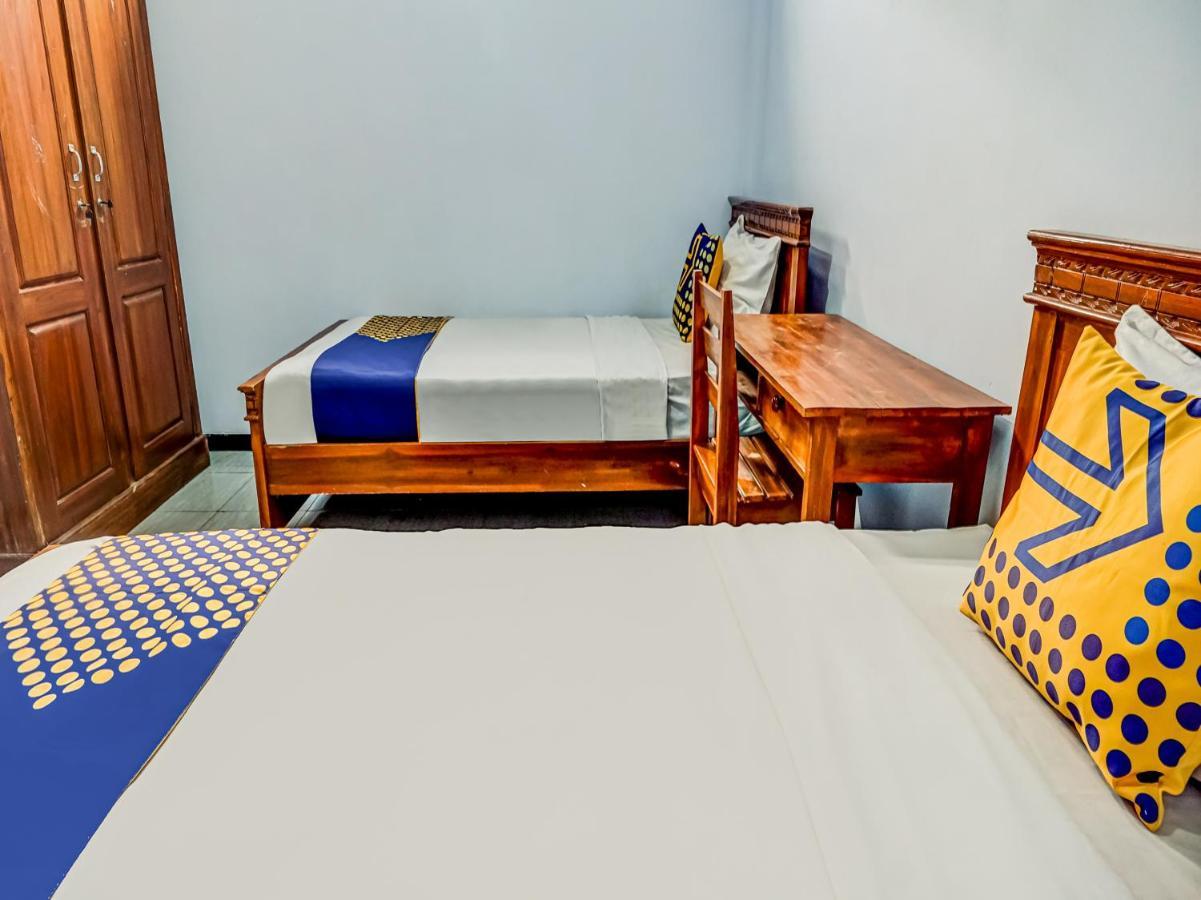 Spot On 90797 Sukun Syariah Homestay Malang Exteriör bild